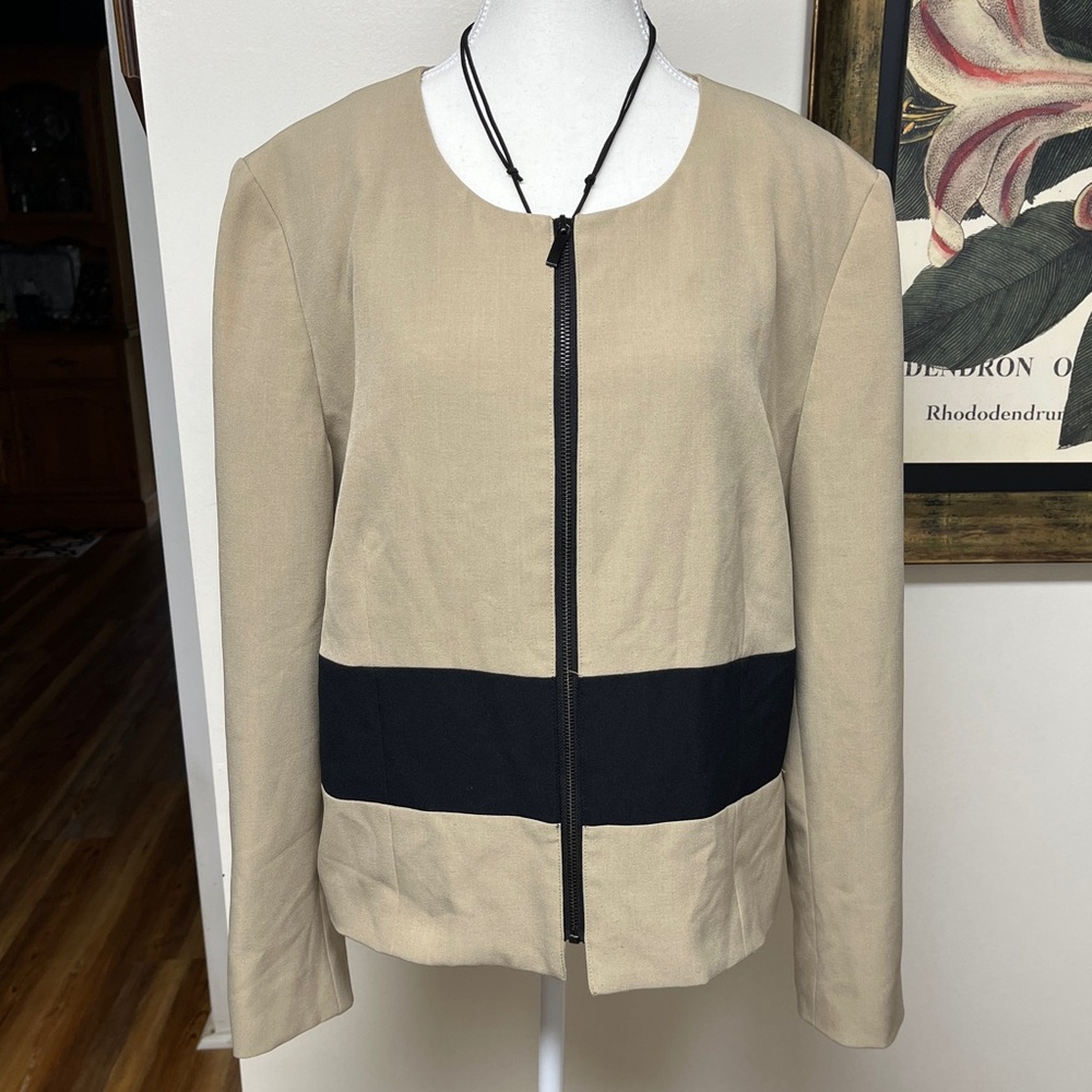 Kasper Ladies Blazer, EUC, P-P 24”, long sleeve, lined, size 18, tan/ black,